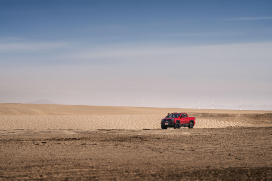 自帶無人機，中國重汽皮卡解鎖越野新高度